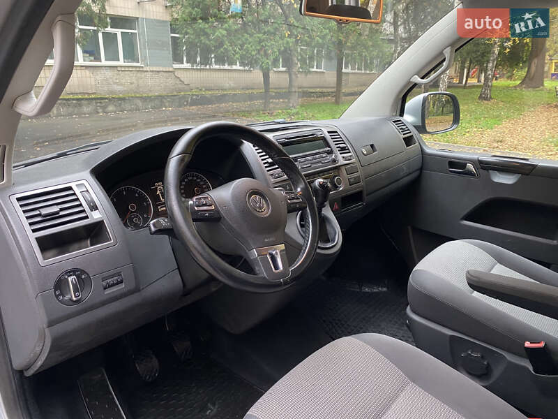 Мінівен Volkswagen Caravelle 2014 в Києві