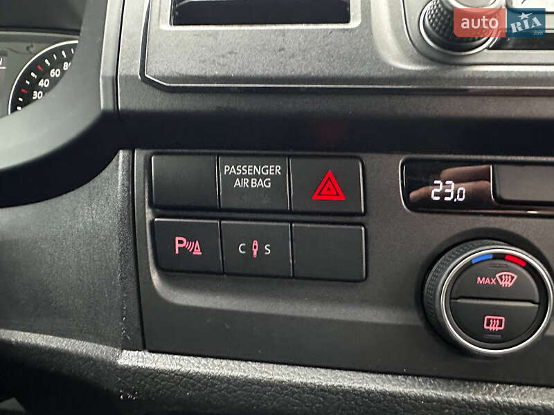 Минивэн Volkswagen Caravelle 2017 в Ужгороде