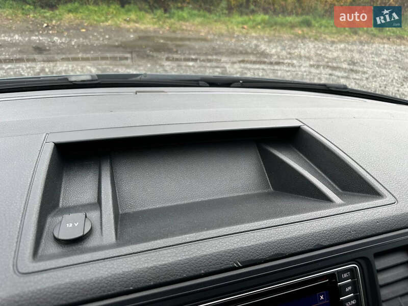 Минивэн Volkswagen Caravelle 2017 в Ужгороде