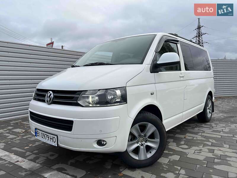 Volkswagen Caravelle 2012