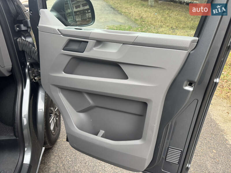 Мінівен Volkswagen Caravelle 2020 в Києві