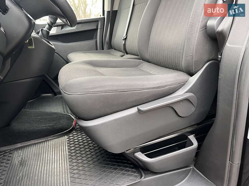 Мінівен Volkswagen Caravelle 2016 в Житомирі