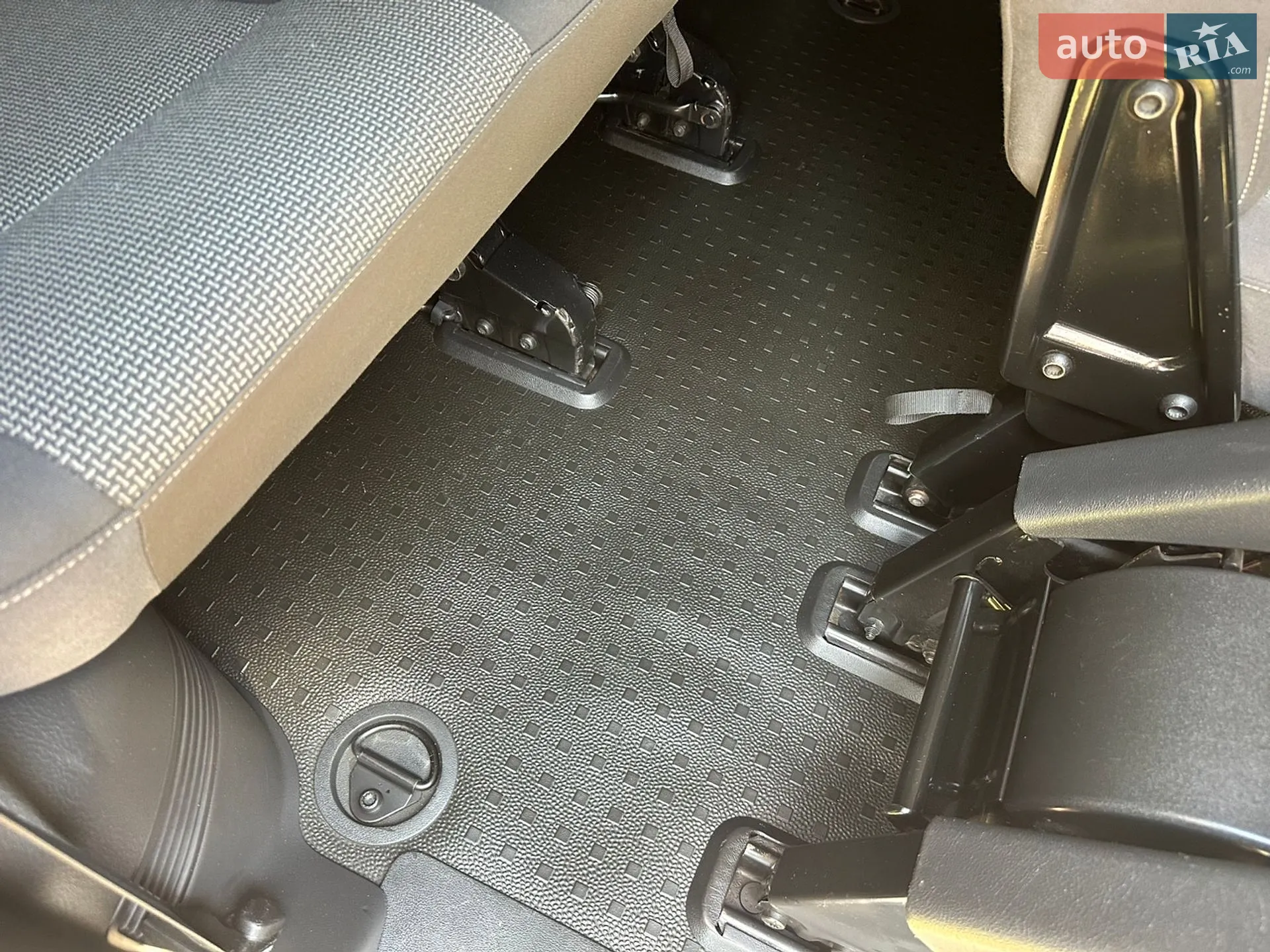 2011 Volkswagen Caravelle - мініатюра 72