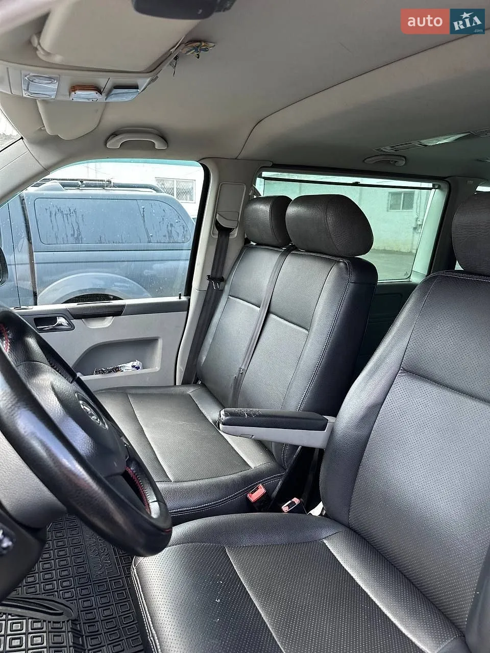 2010 Volkswagen Caravelle - мініатюра 2