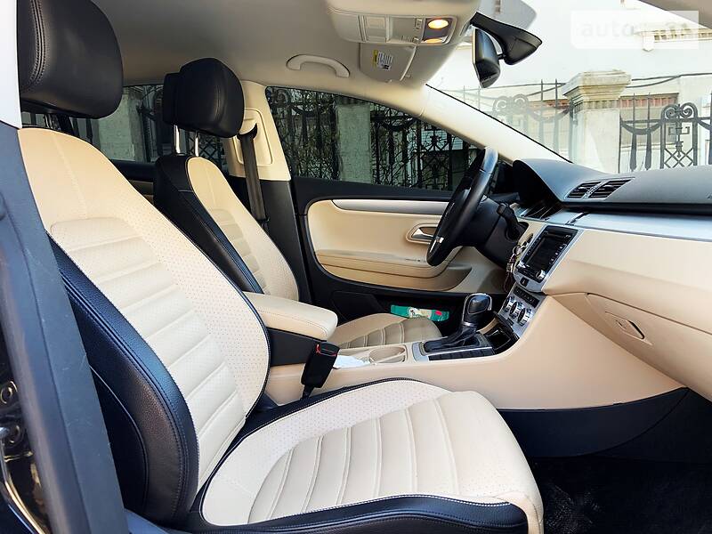 Седан Volkswagen CC / Passat CC 2013 в Чернівцях