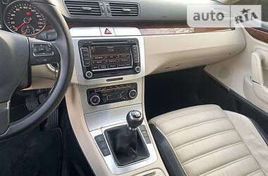 Седан Volkswagen CC / Passat CC 2009 в 