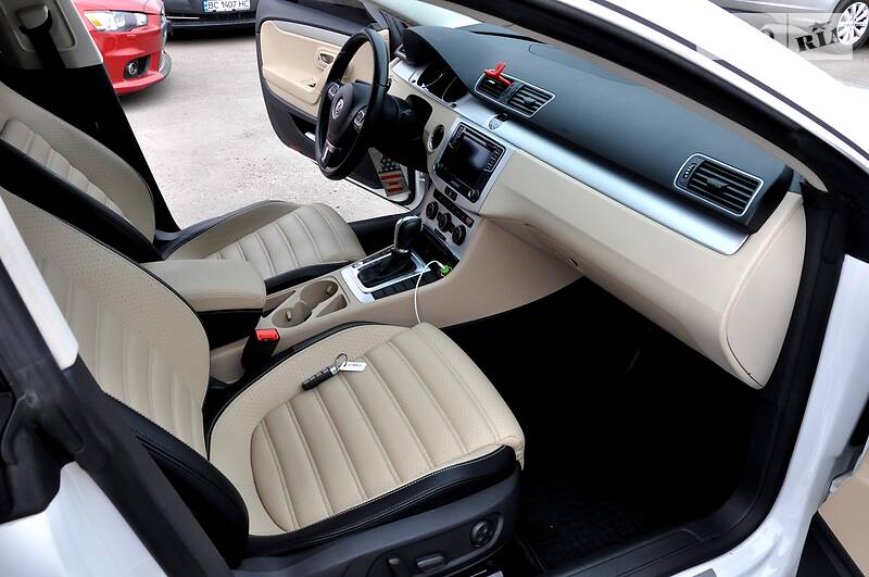 Седан Volkswagen CC / Passat CC 2016 в Львові