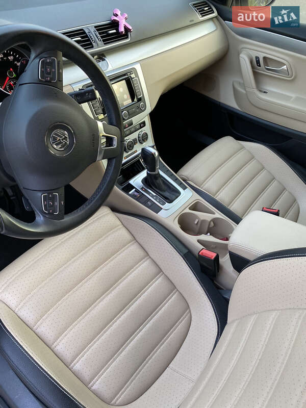 Седан Volkswagen CC / Passat CC 2013 в Киеве