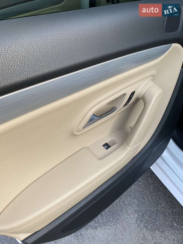 Седан Volkswagen CC / Passat CC 2013 в Киеве