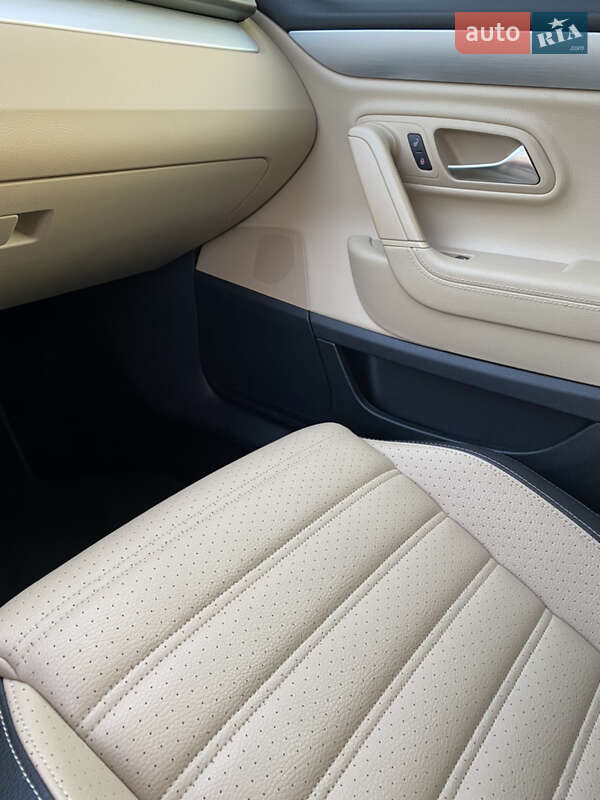 Седан Volkswagen CC / Passat CC 2013 в Киеве