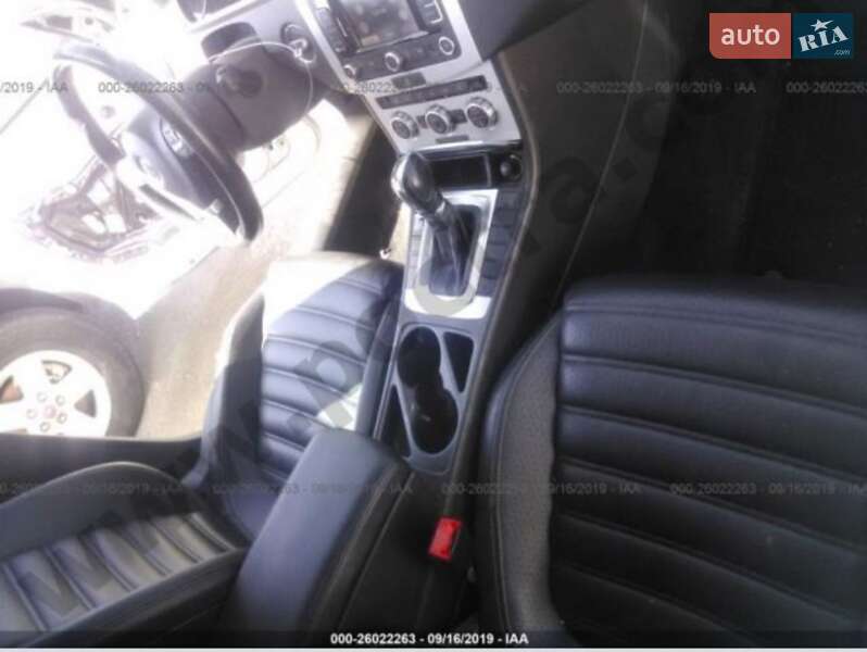 Купе Volkswagen CC / Passat CC 2013 в Ужгороді