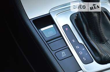 Седан Volkswagen CC / Passat CC 2013 в 