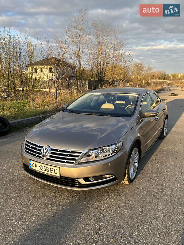 Седан Volkswagen CC / Passat CC 2013 в Киеве