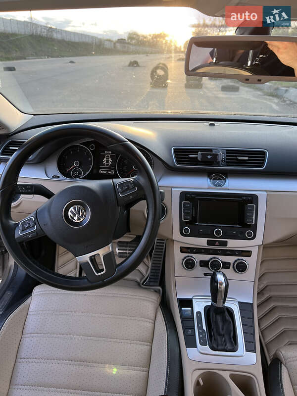 Седан Volkswagen CC / Passat CC 2013 в Киеве