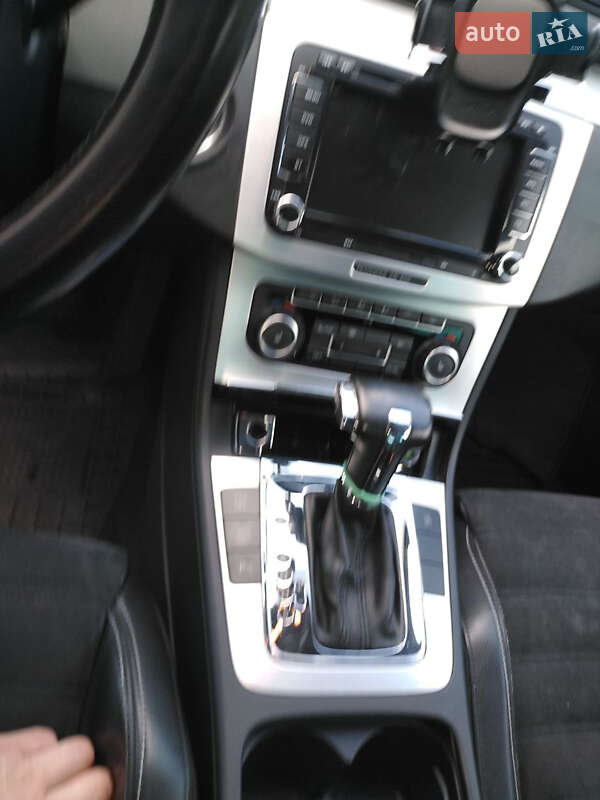 Купе Volkswagen CC / Passat CC 2009 в Києві