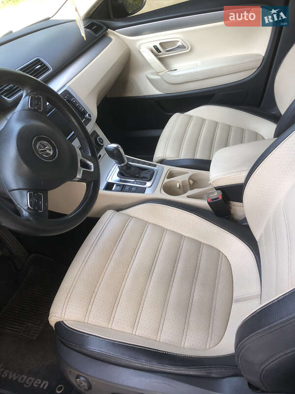 Купе Volkswagen CC / Passat CC 2011 в Кицмани