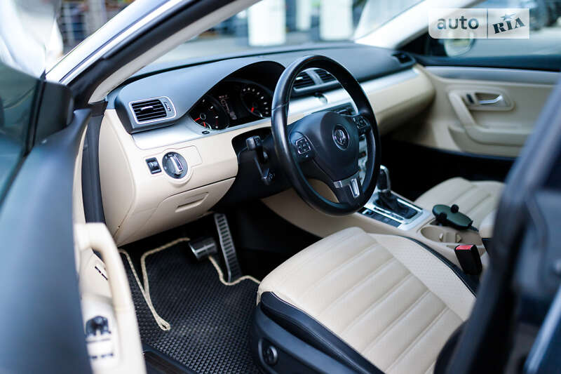 Купе Volkswagen CC / Passat CC 2012 в Львове