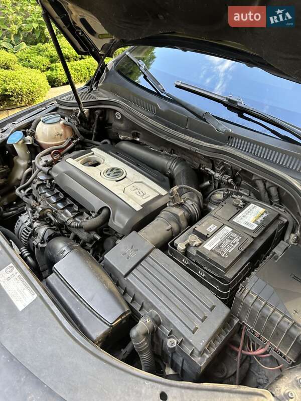 Купе Volkswagen CC / Passat CC 2011 в Львове