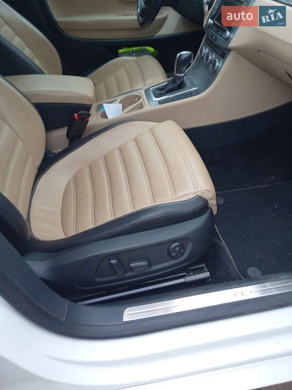 Купе Volkswagen CC / Passat CC 2012 в Ужгороде