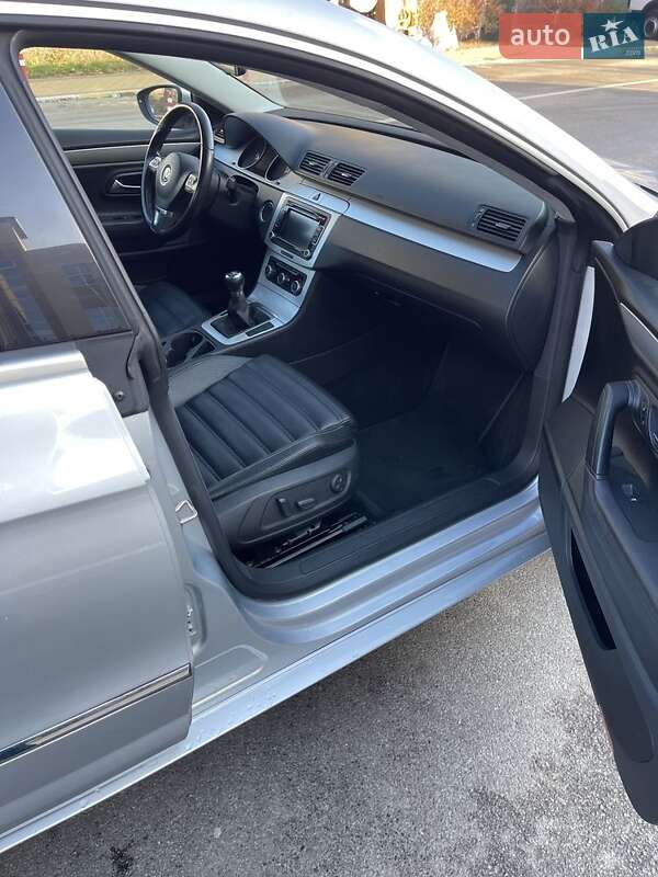 Купе Volkswagen CC / Passat CC 2010 в Буче