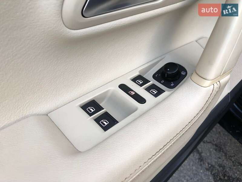 Купе Volkswagen CC / Passat CC 2010 в Ужгороде