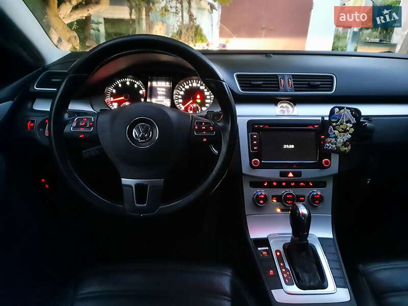 Купе Volkswagen CC / Passat CC 2012 в Киеве