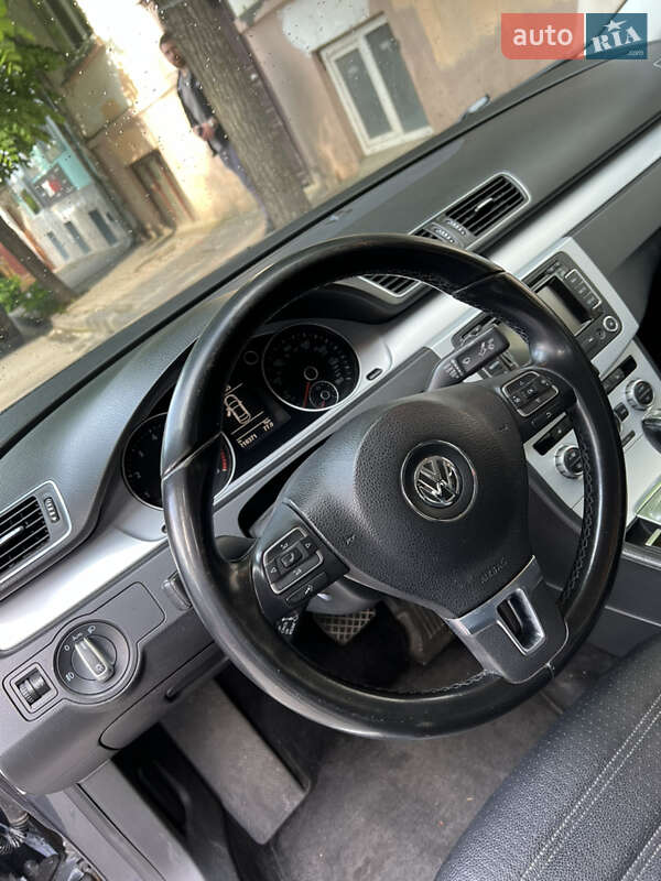 Купе Volkswagen CC / Passat CC 2013 в Черновцах