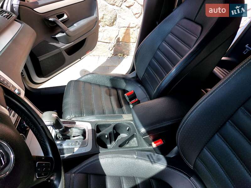Купе Volkswagen CC / Passat CC 2010 в Малине