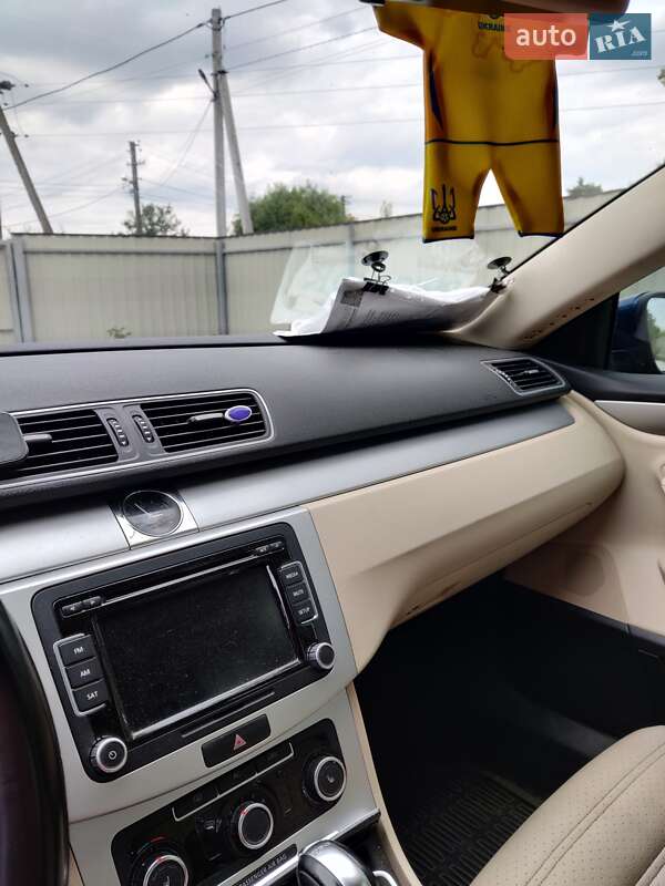 Купе Volkswagen CC / Passat CC 2011 в Киеве