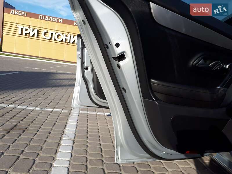 Купе Volkswagen CC / Passat CC 2011 в Львові