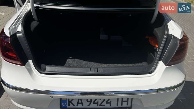 Купе Volkswagen CC / Passat CC 2013 в Киеве
