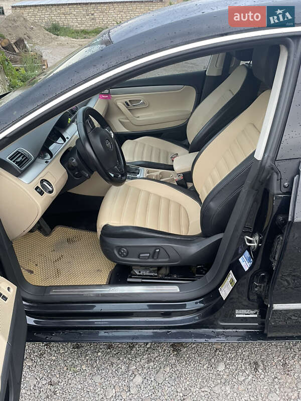 Купе Volkswagen CC / Passat CC 2012 в Староконстантинове