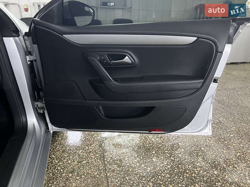 Купе Volkswagen CC / Passat CC 2010 в Виннице