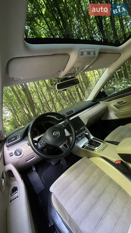 Купе Volkswagen CC / Passat CC 2012 в Києві