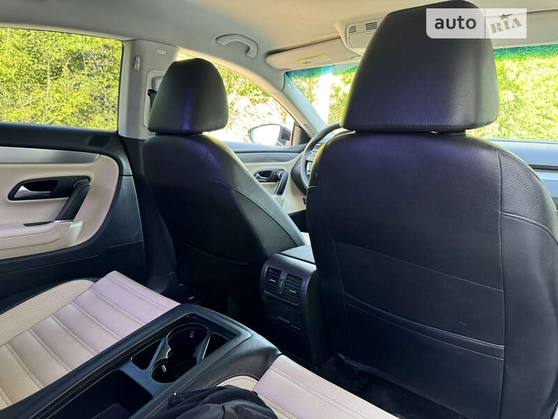 Купе Volkswagen CC / Passat CC 2010 в Кельменцах