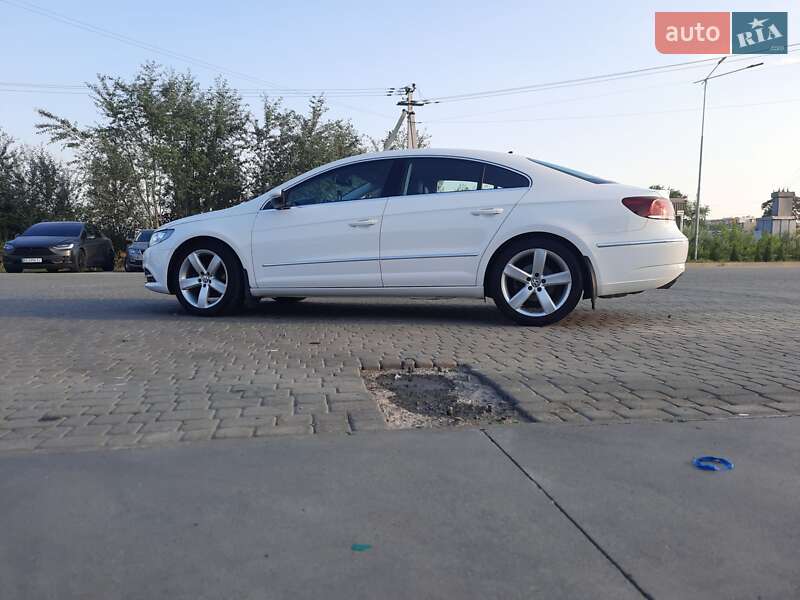 Купе Volkswagen CC / Passat CC 2013 в Львове