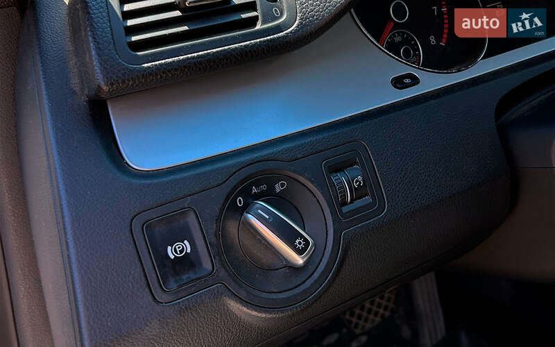 Купе Volkswagen CC / Passat CC 2010 в Вільнянську