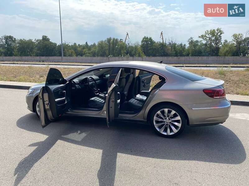 Купе Volkswagen CC / Passat CC 2014 в Киеве