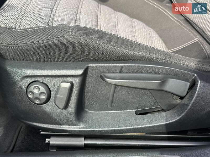 Купе Volkswagen CC / Passat CC 2014 в Киеве
