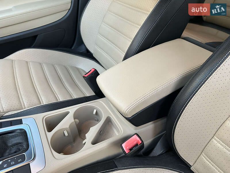 Купе Volkswagen CC / Passat CC 2013 в Києві