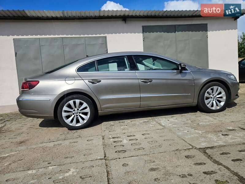 Купе Volkswagen CC / Passat CC 2012 в Києві