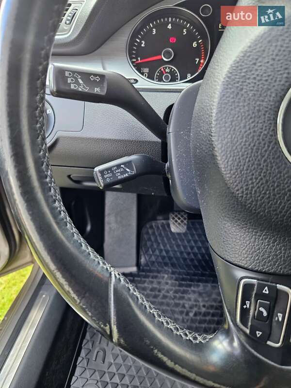 Купе Volkswagen CC / Passat CC 2012 в Києві