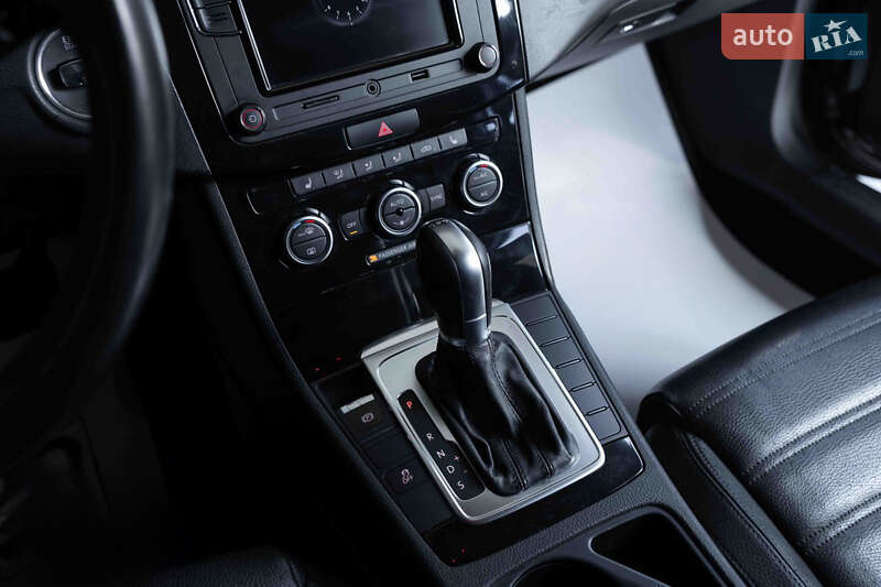 Купе Volkswagen CC / Passat CC 2013 в Бурыни