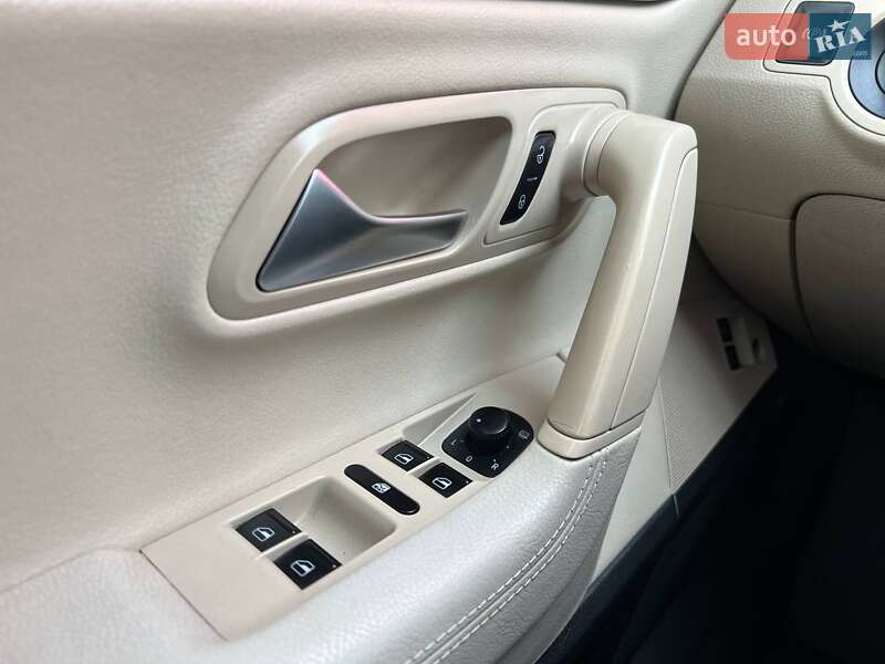 Купе Volkswagen CC / Passat CC 2010 в Киеве