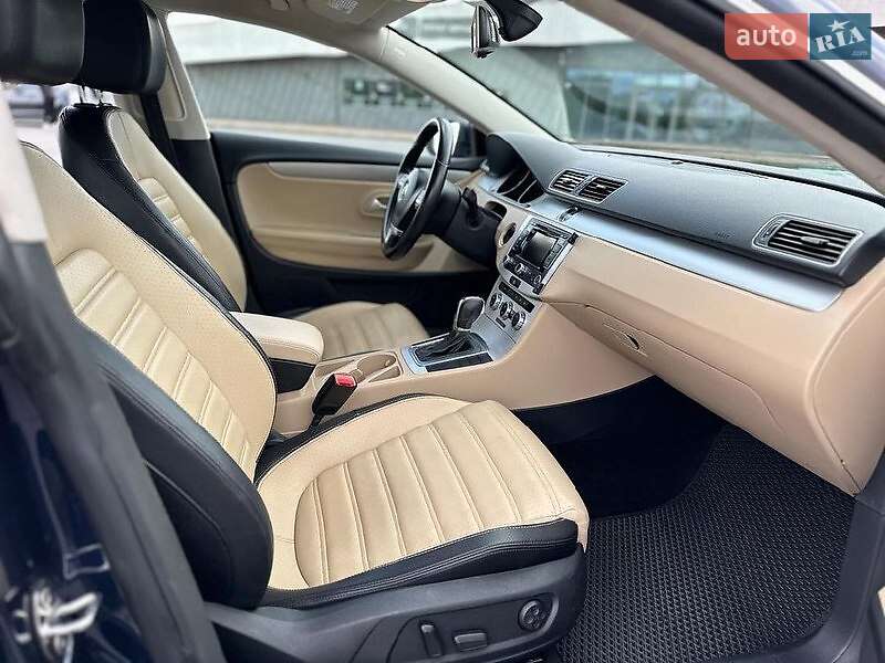 Купе Volkswagen CC / Passat CC 2012 в Львове