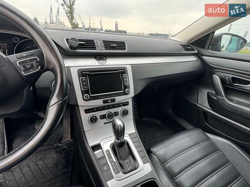 Купе Volkswagen CC / Passat CC 2012 в Ужгороде
