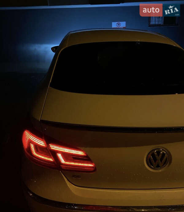 Седан Volkswagen CC / Passat CC 2012 в 