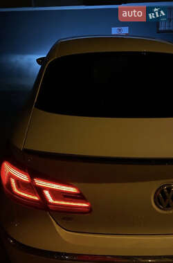 Седан Volkswagen CC / Passat CC 2012 в 