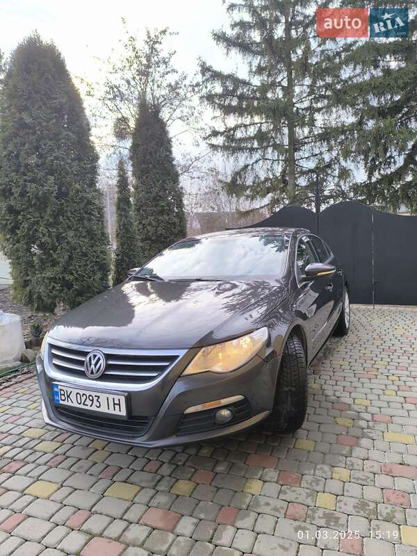 Купе Volkswagen CC / Passat CC 2010 в Дубно