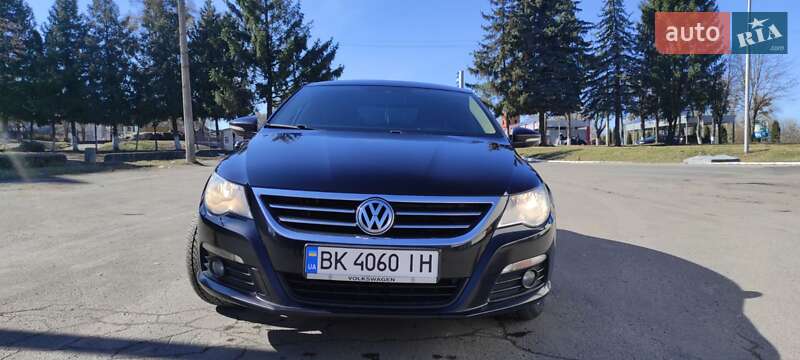 Купе Volkswagen CC / Passat CC 2011 в 